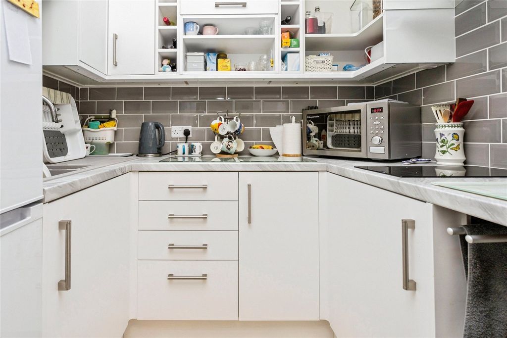 Property photo 3 of 10 Kitchen