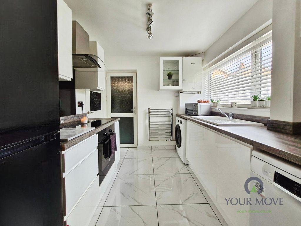 Property photo 2 of 15 Kitchen