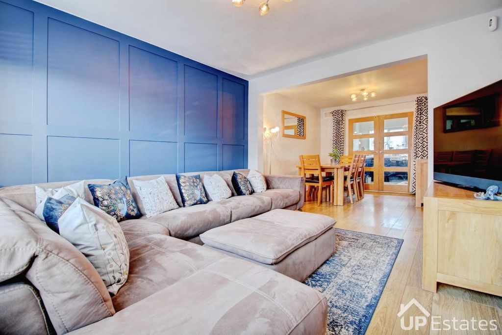 Property photo 2 of 25