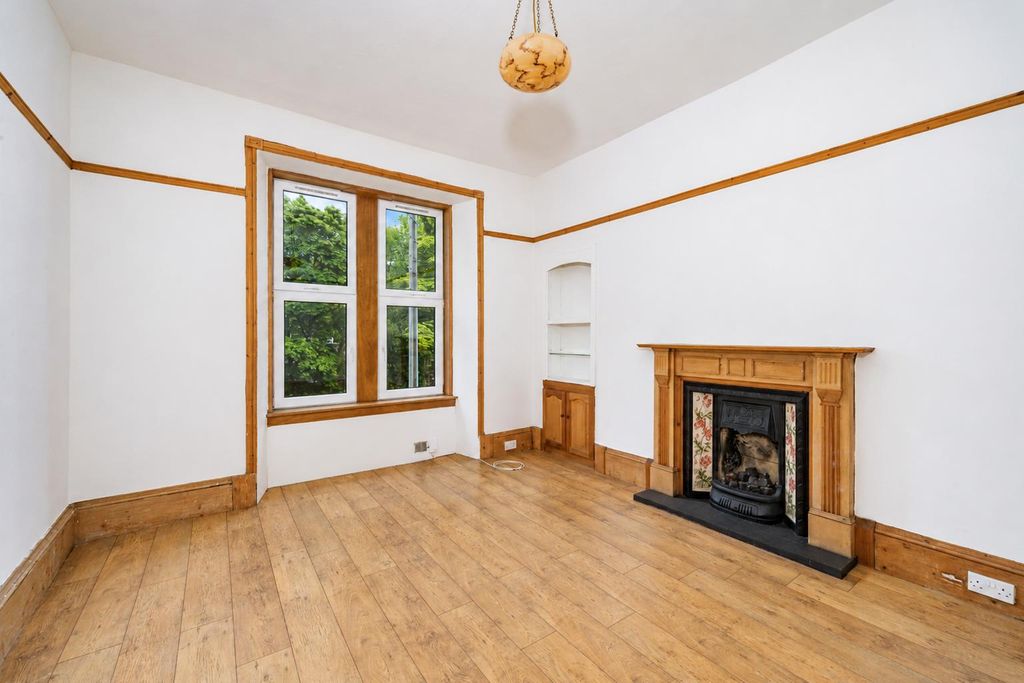 Property photo 2 of 19 1R 12 Forfar Road Dundee-2.Jpg