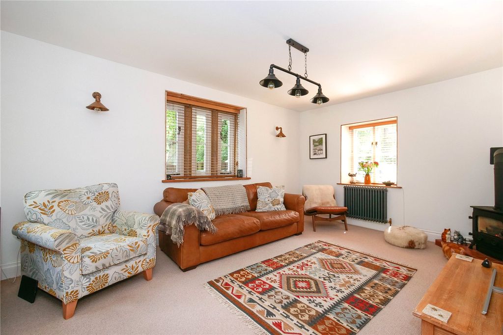 Property photo 3 of 21 Picture No. 02