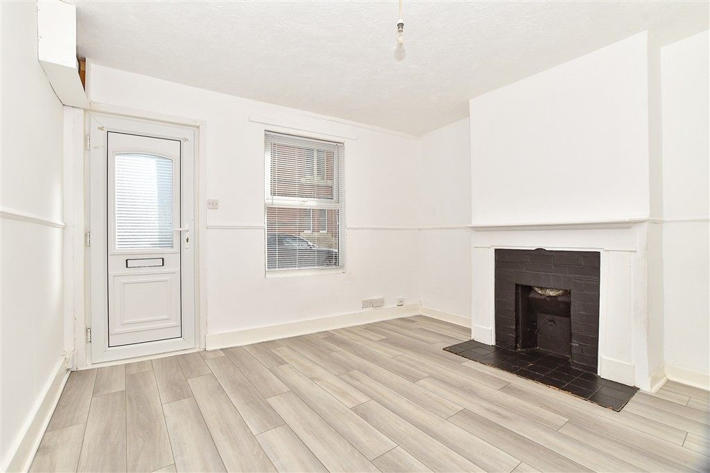 Property photo 1 of 13 Lounge