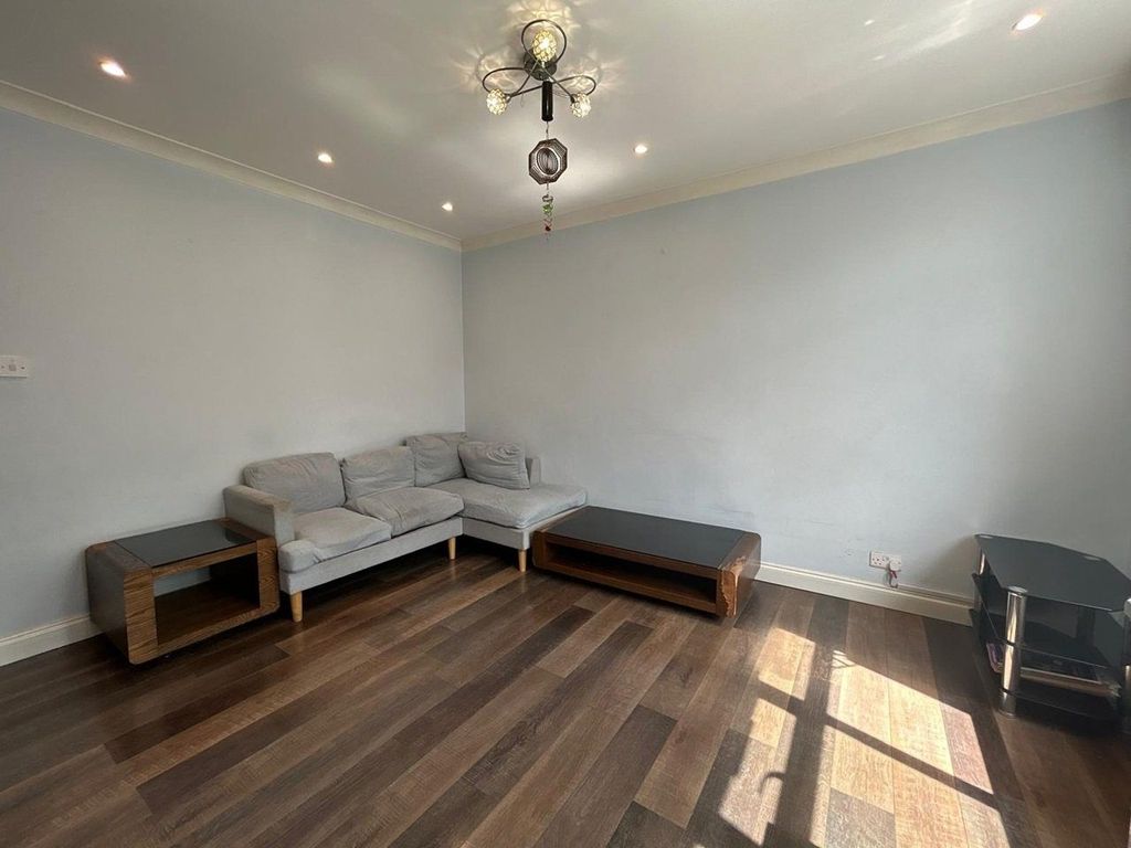 Property photo 3 of 7 Gallery