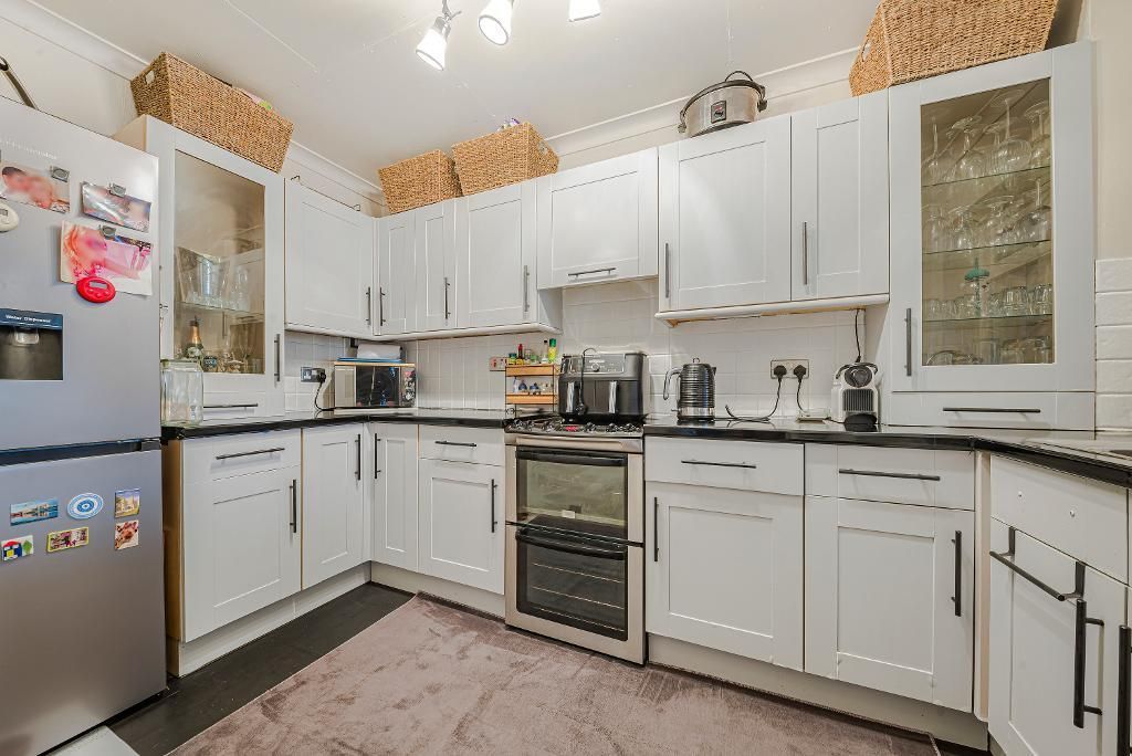 Property photo 3 of 14 Kitchen