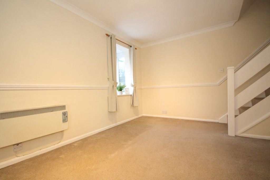 Property photo 2 of 5 Living Room