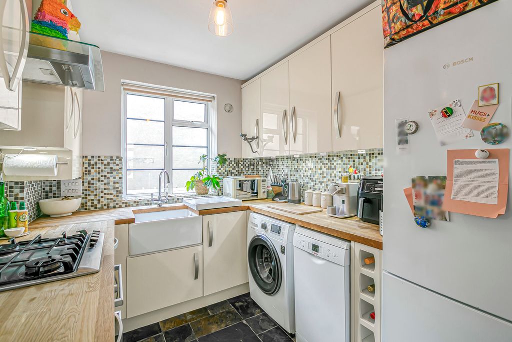 Property photo 3 of 16 Kitchen