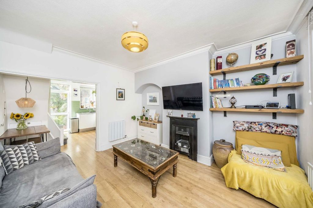 Property photo 3 of 10