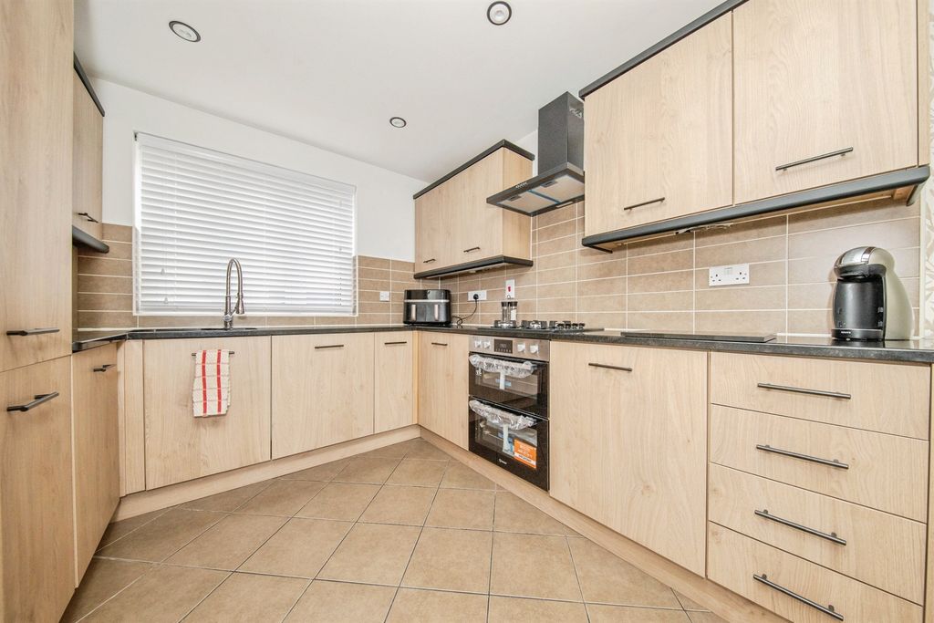 Property photo 3 of 24