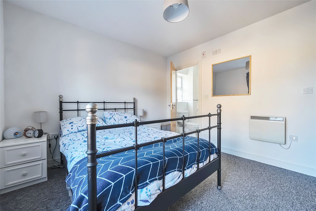 Property photo 3 of 18 Master Bedroom