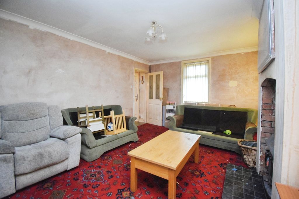 Property photo 3 of 11 Living Room (2)