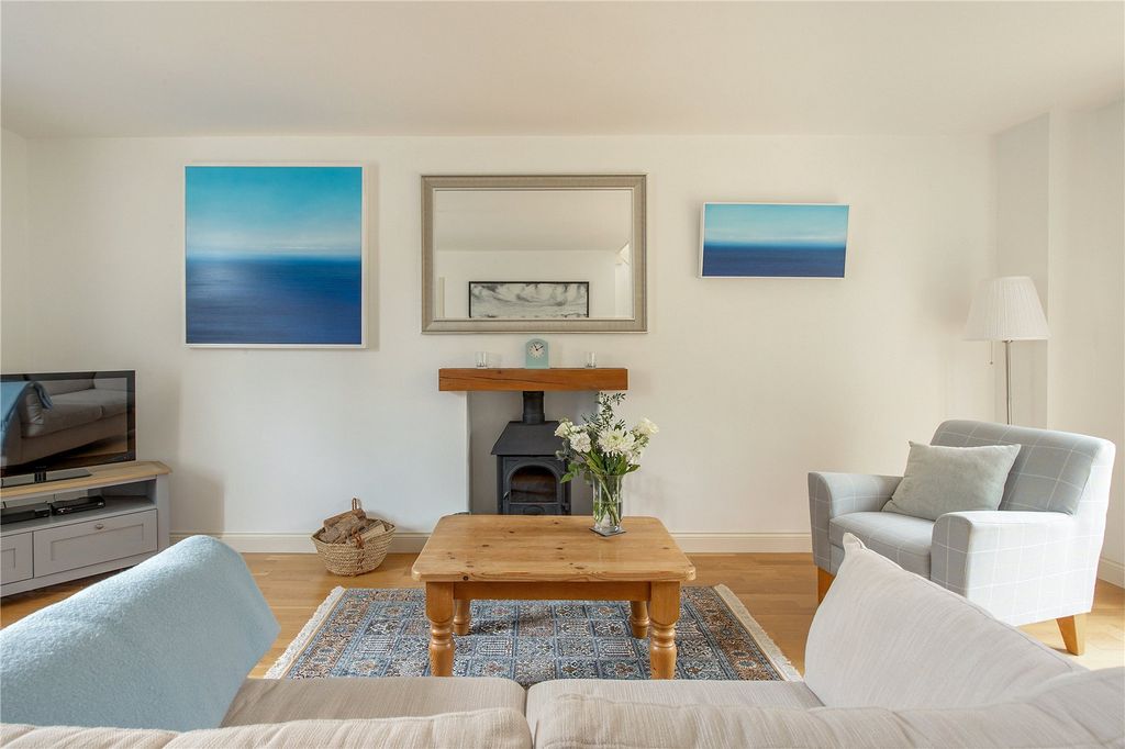 Property photo 3 of 11 Living Room