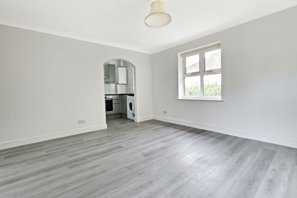 Property photo 3 of 12 Photo 5