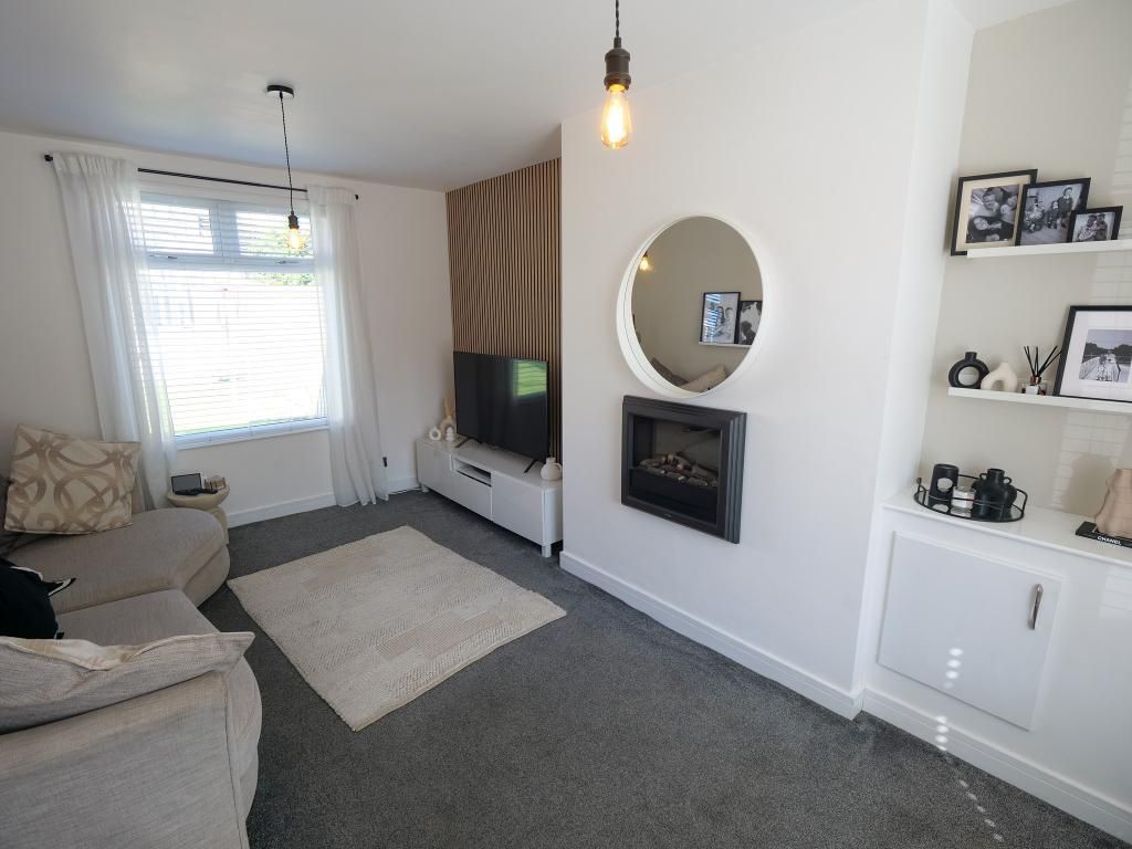 Property photo 3 of 14 Lounge