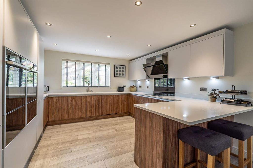 Property photo 3 of 30 Kitchen
