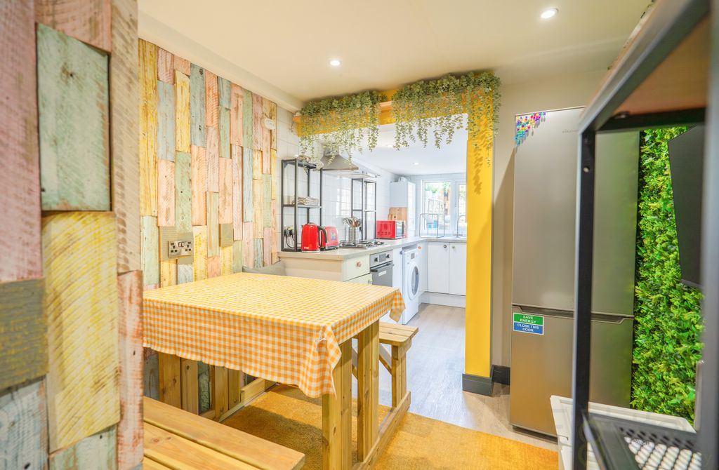 Property photo 3 of 17 Photo 9