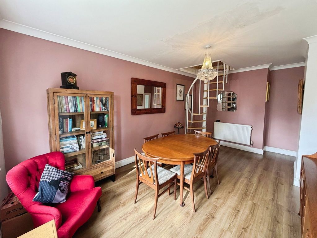Property photo 2 of 25