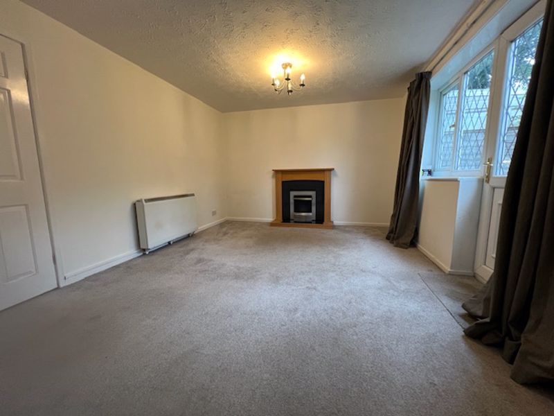 Property photo 3 of 9 Photo 6