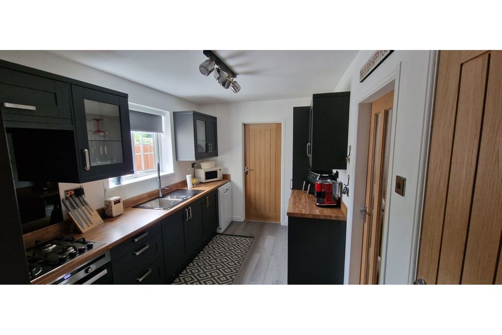 Property photo 3 of 32