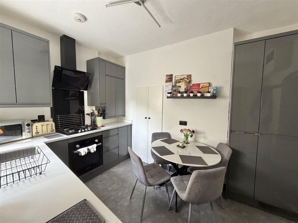 Property photo 2 of 12 Kitchen 2