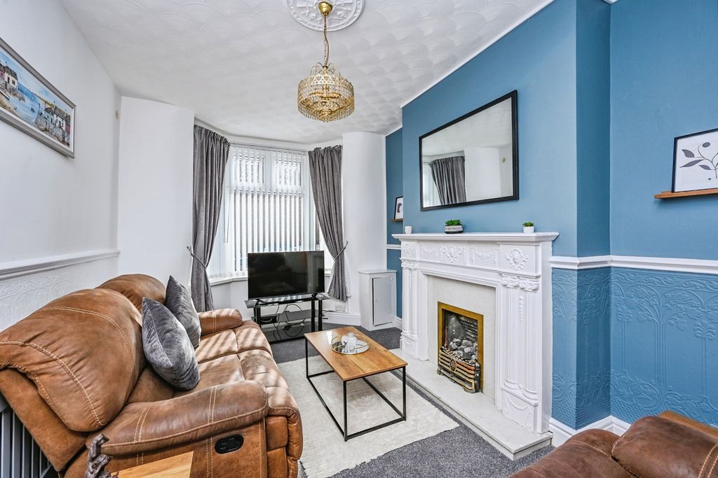 Property photo 3 of 17 Photo