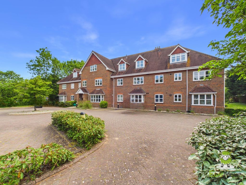 Property photo 1 of 11 Ewemove Estate Agents Basingstoke - Wessex Court