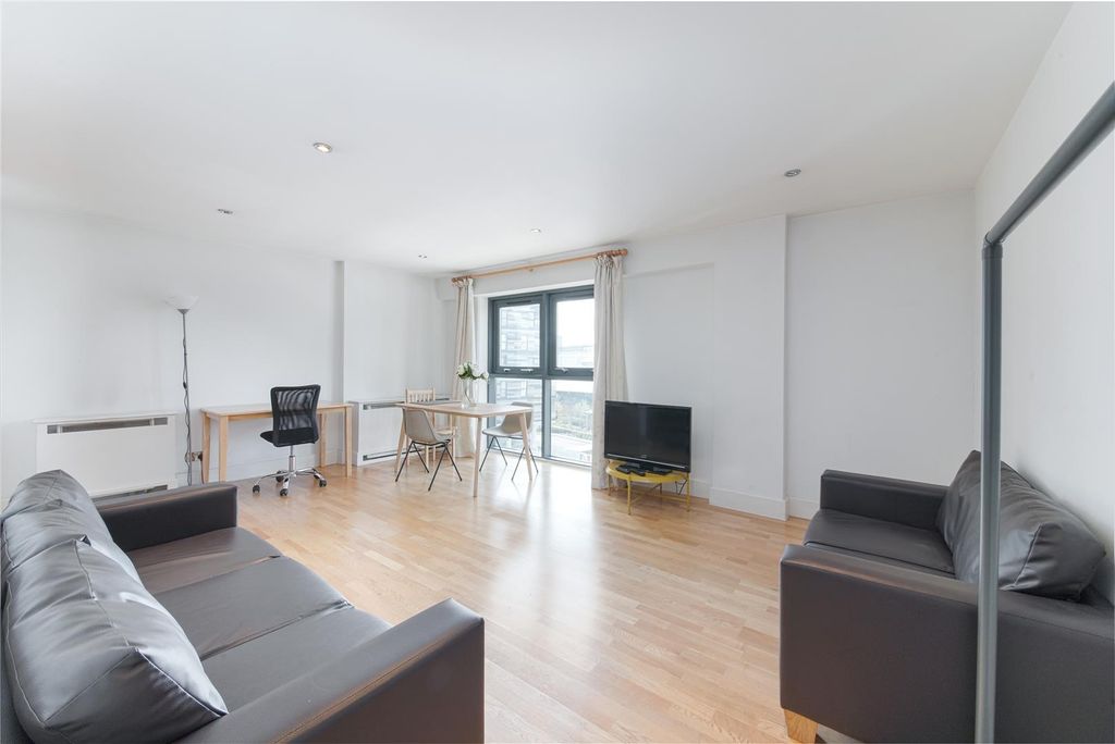 Property photo 2 of 12 The Old School House, N1 (5 Of 16).Jpg