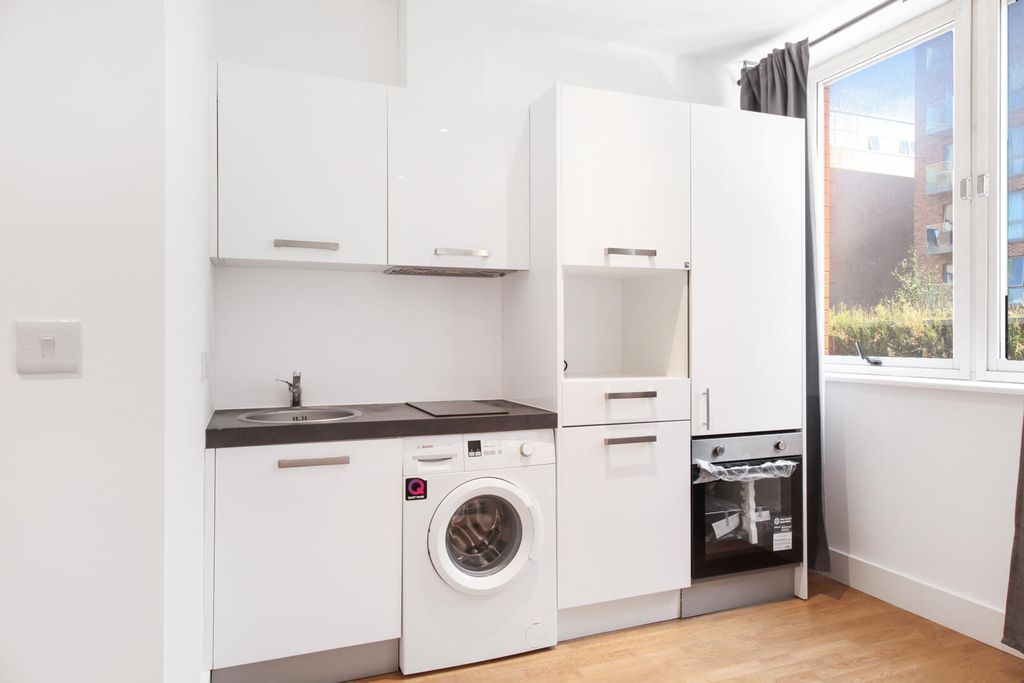 Property photo 2 of 5 Kitchen