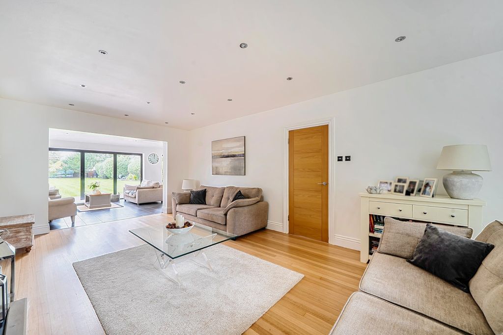 Property photo 2 of 22 Picture No. 16