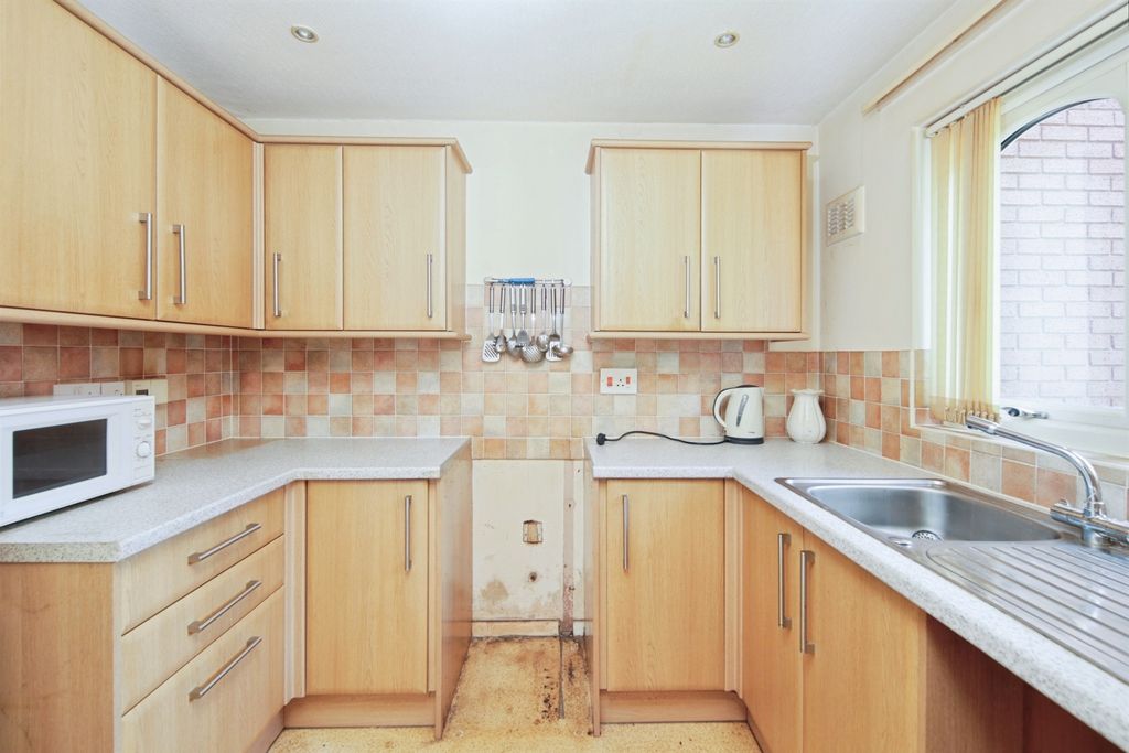 Property photo 3 of 15