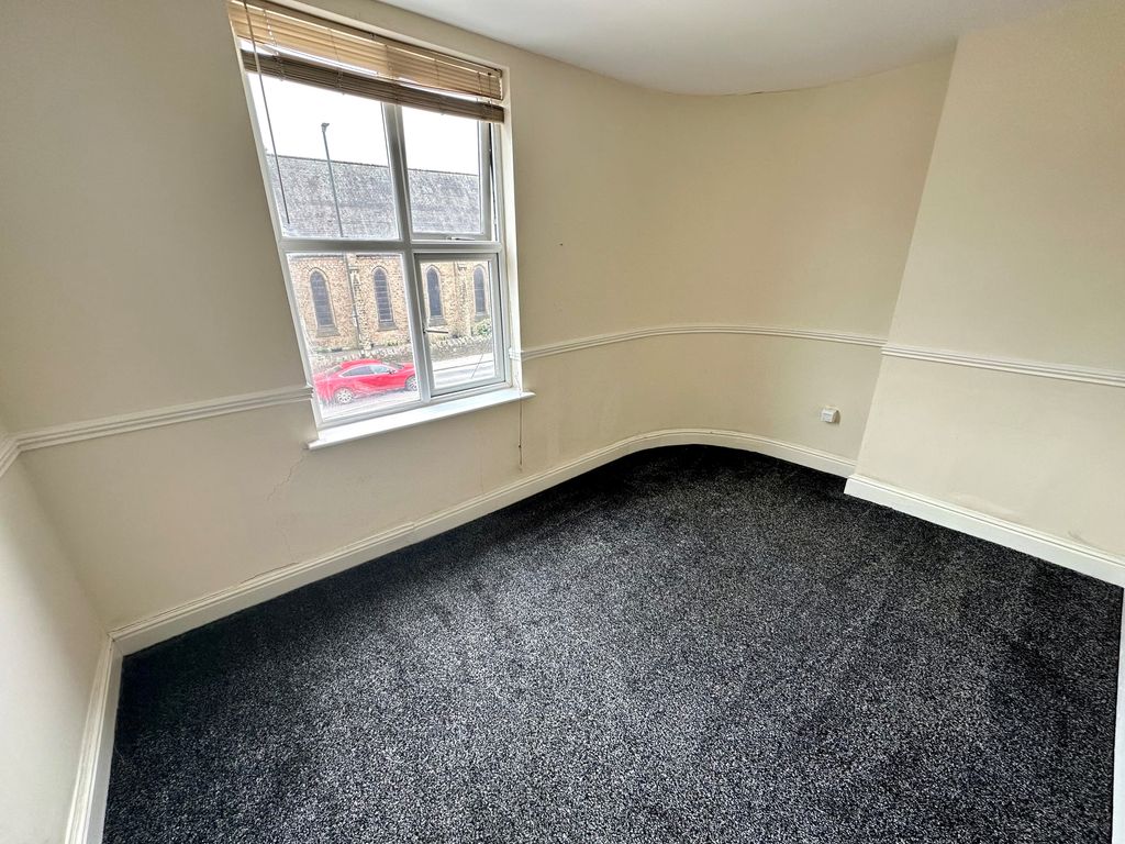 Property photo 2 of 4 Living Room