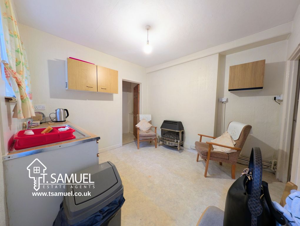 Property photo 2 of 24 Kitchen