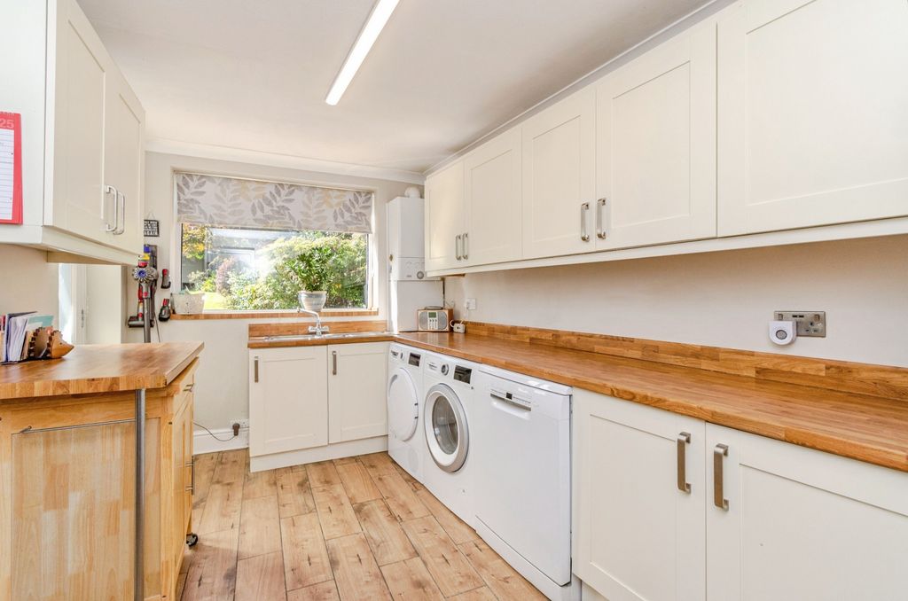 Property photo 3 of 20 Kitchen Diner