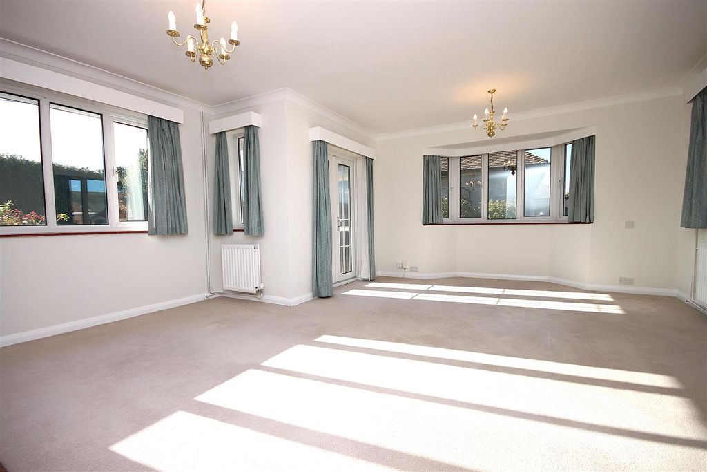 Property photo 2 of 23