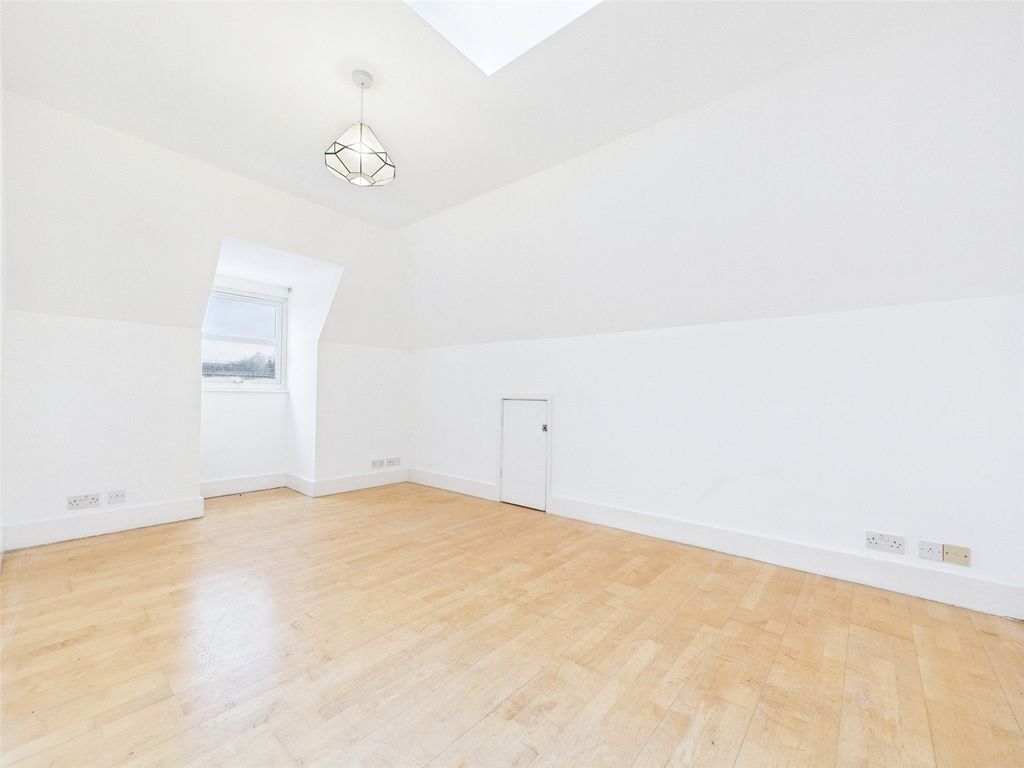 Property photo 2 of 6 Picture No. 29