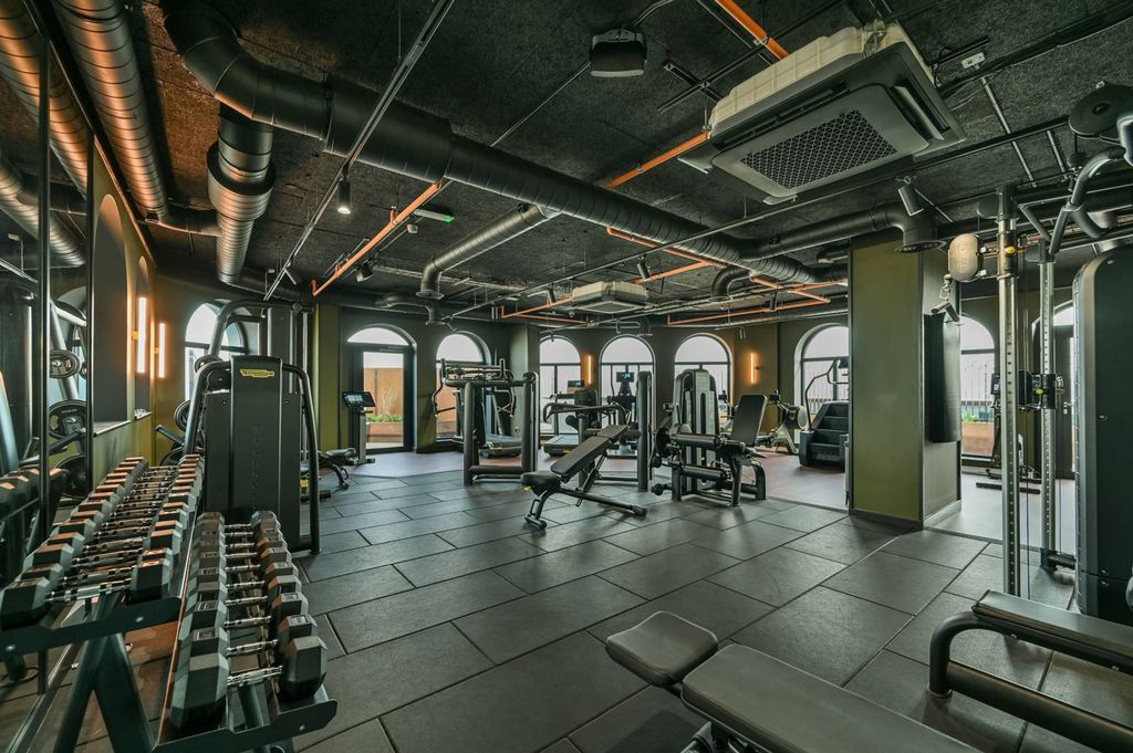 Property photo 2 of 38