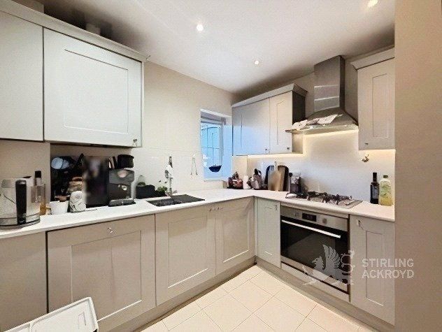 Property photo 3 of 8 Kitchen