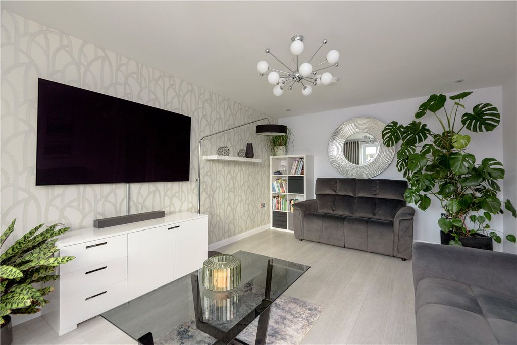 Property photo 3 of 30 Brand Court 14