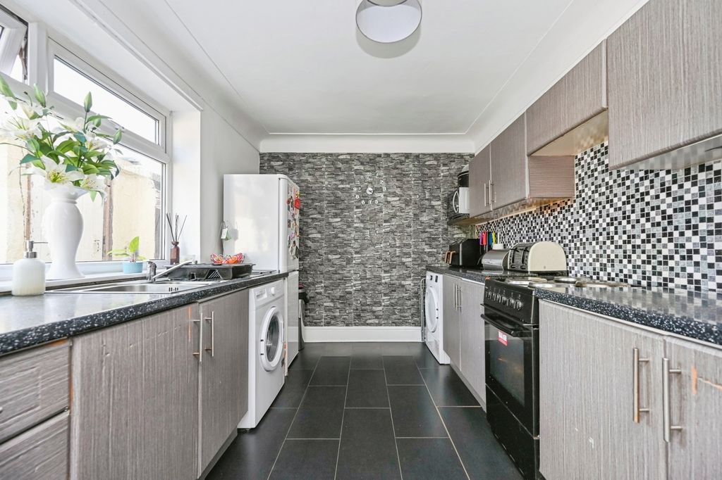 Property photo 2 of 12 Pbox-Img.Jpg