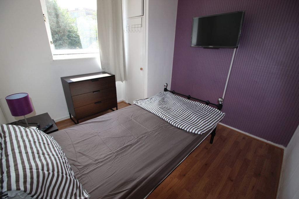 Property photo 3 of 7 Room
