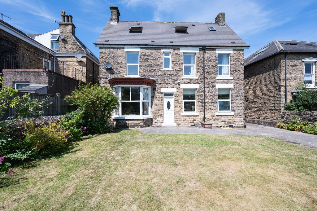 Property photo 1 of 32