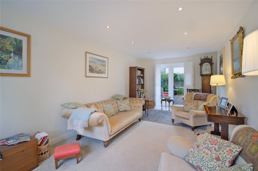 Property photo 3 of 17 Picture No. 11