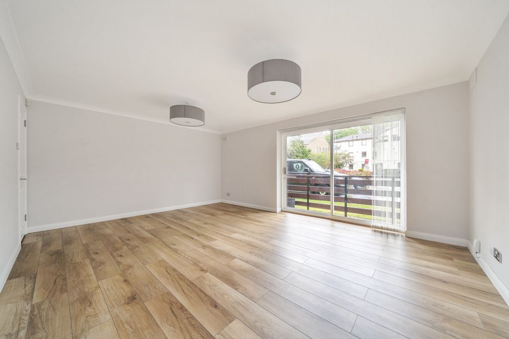 Property photo 2 of 15 1463535-21-6A049d...
