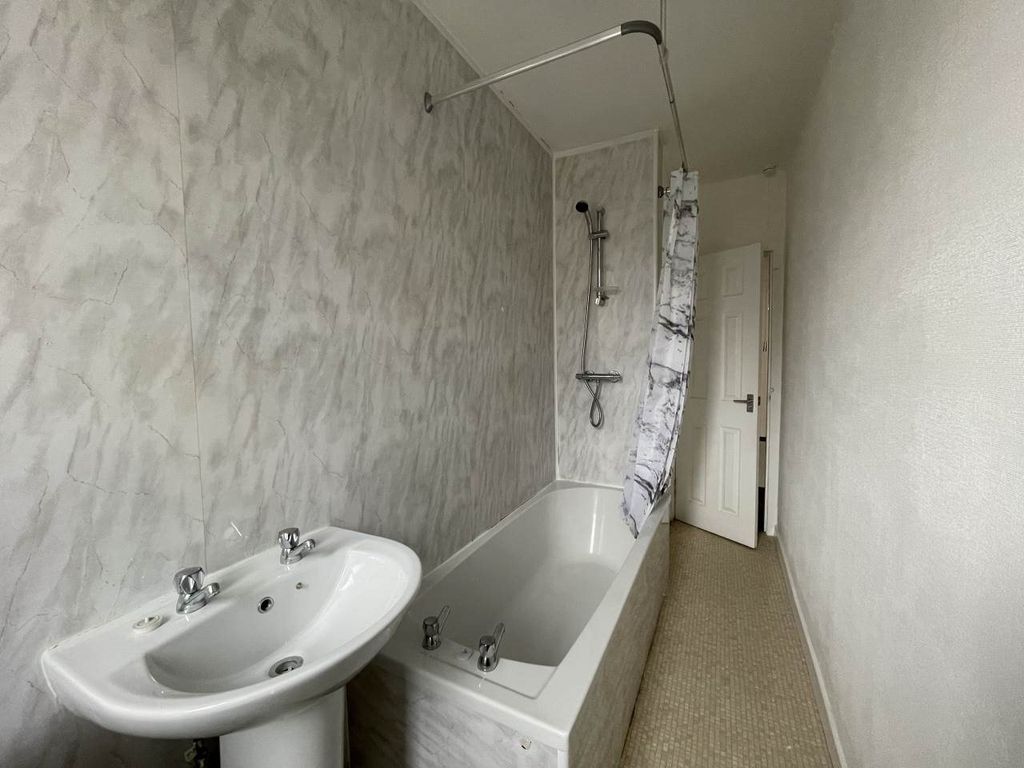 Property photo 2 of 9 Bathroom 1-3