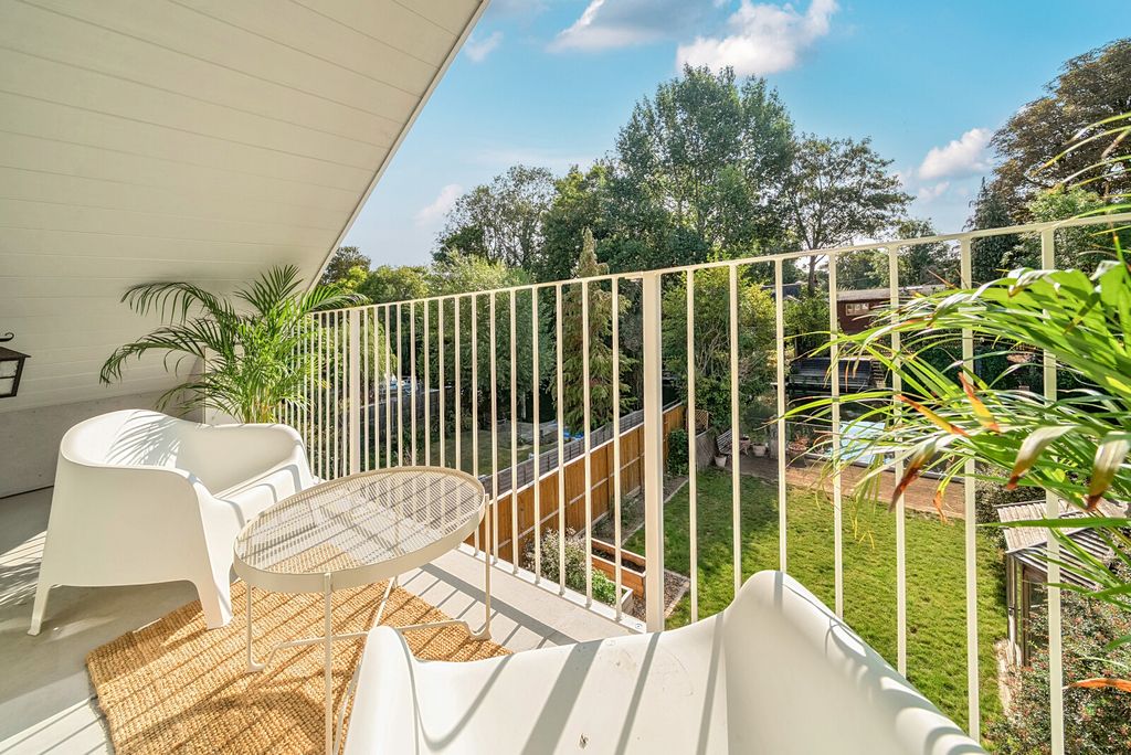 Property photo 2 of 19 1336951-22-689Efd...