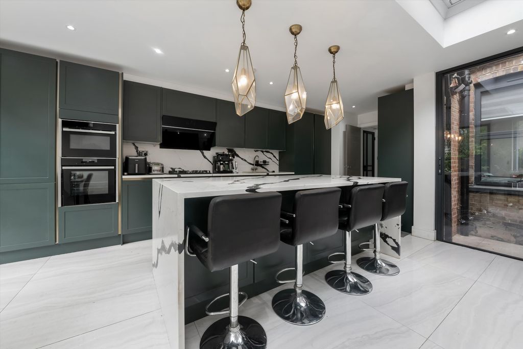 Property photo 2 of 20 Image