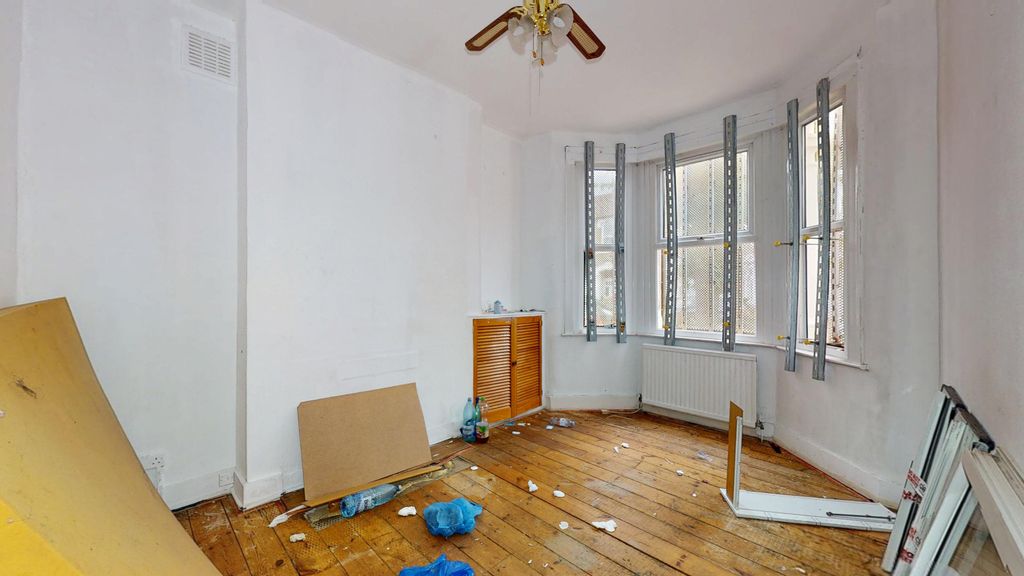 Property photo 1 of 13 Ground Floor Flat, 79 Caulfield Road, East Ham, London, E6 2El