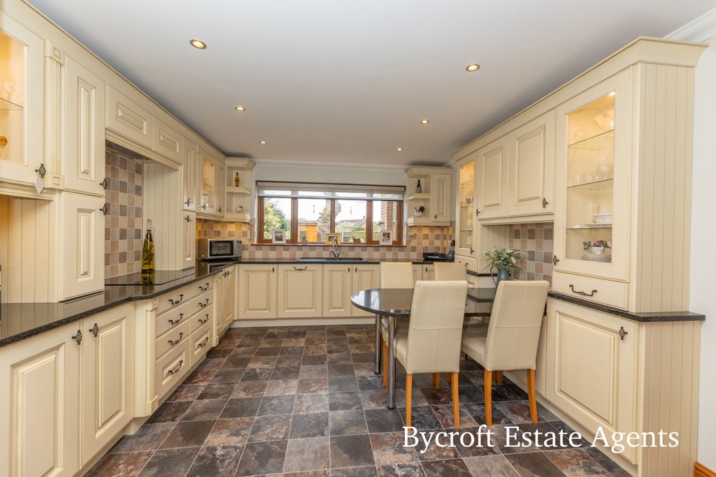 Property photo 2 of 24