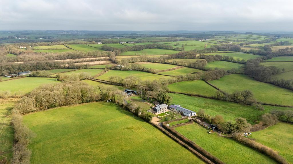 Property photo 2 of 19 Image