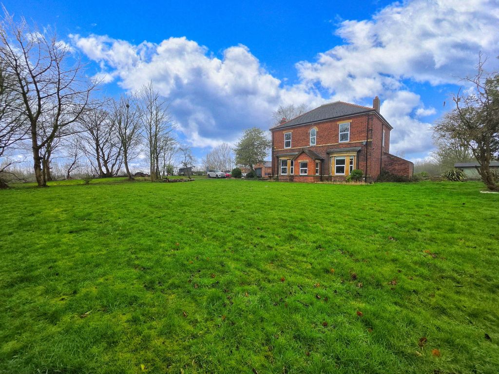 Property photo 2 of 41