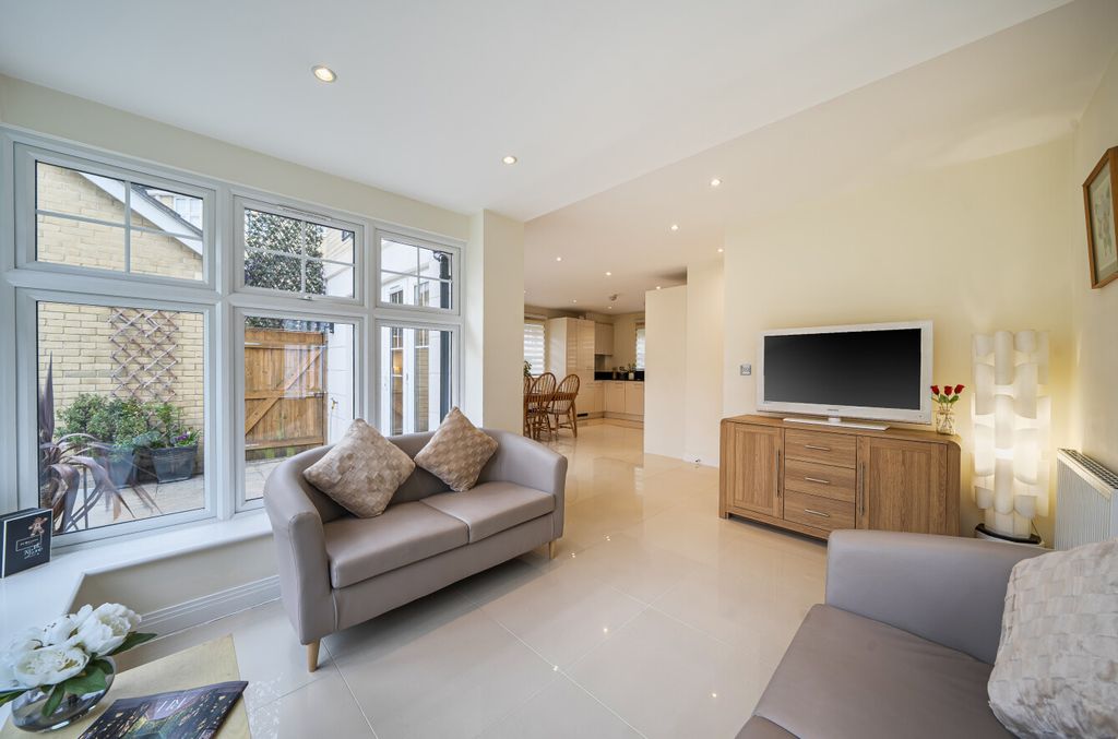 Property photo 3 of 25